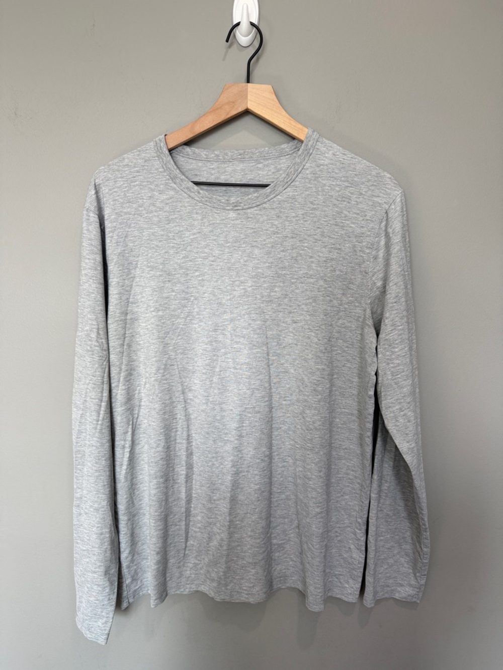 Lululemon‎ men’s gray t-shirt